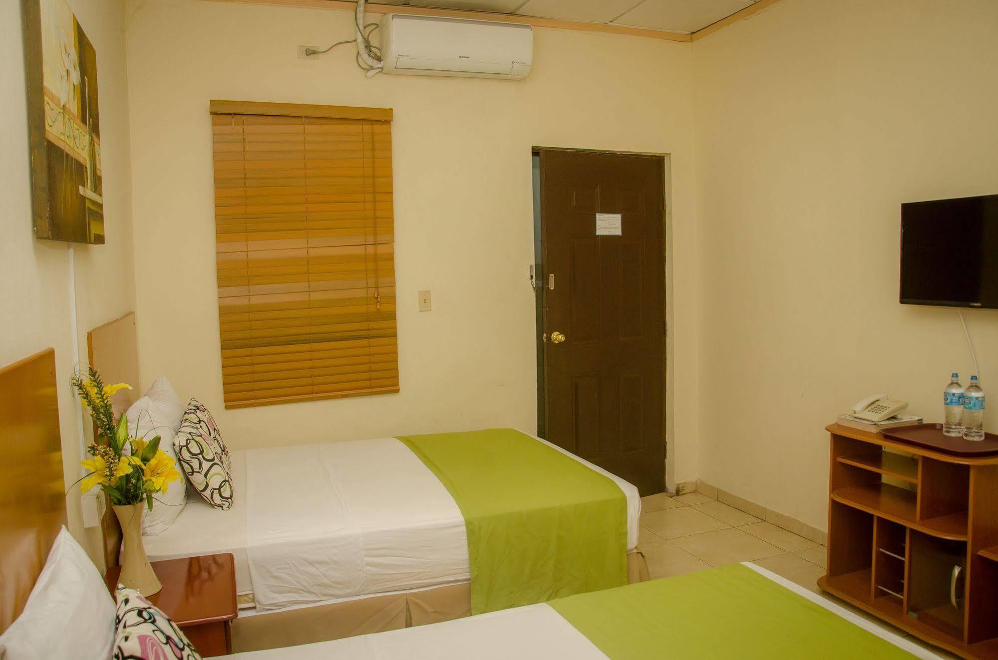 Hotel Residencial Cervantes David Exterior foto